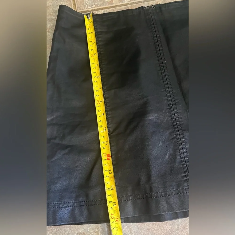 (EUC) Free People Modern Femme Faux Leather Mini Skirt- black Sz 10